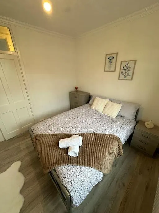 Chic 3 Bedroom Flat Ontower Bridge London