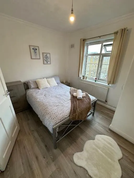 Chic 3 Bedroom Flat Ontower Bridge London