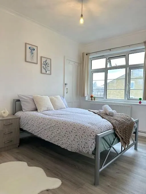 Apartment Chic 3 Bedroom Flat Ontower Bridge London