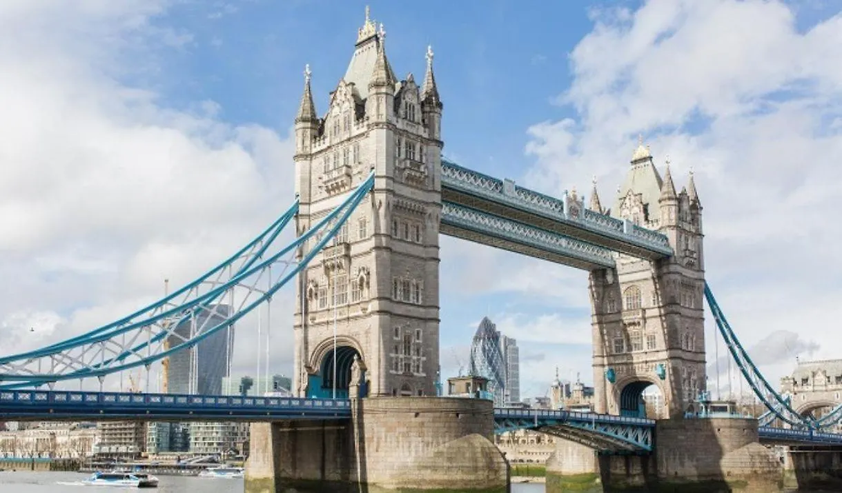 Chic 3 Bedroom Flat Ontower Bridge London Apartment
