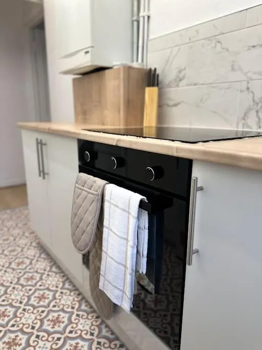 Chic 3 Bedroom Flat Ontower Bridge London Apartment