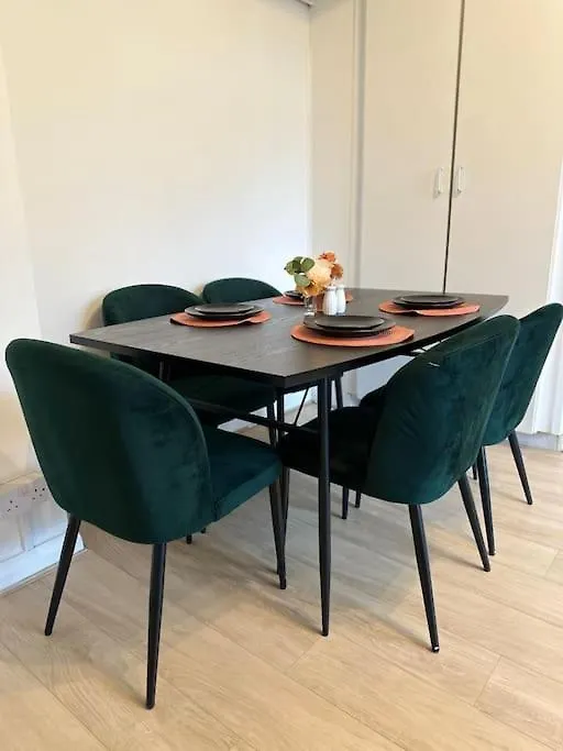 Chic 3 Bedroom Flat Ontower Bridge London